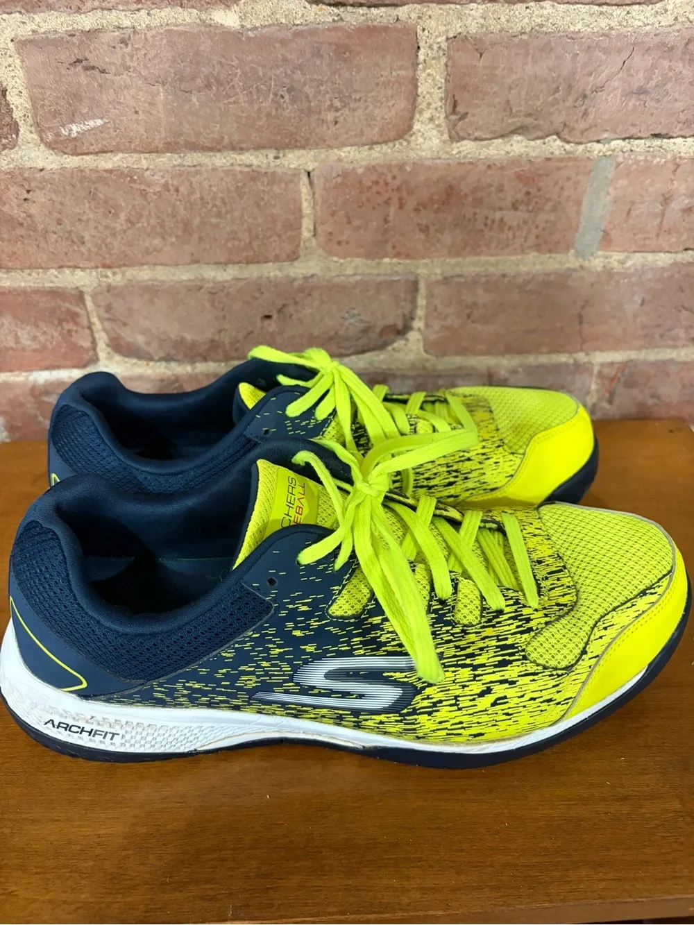 Skechers fluorescent yellow and navy pickleball shoe size 10.5